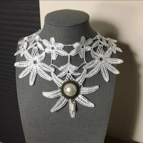 3/$25 ** White Lace Victorian Choker w Pendant - Picture 2 of 2